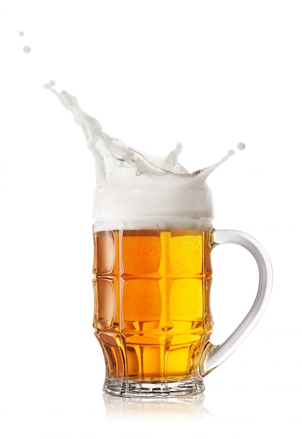 Photo foam splash in beer mug