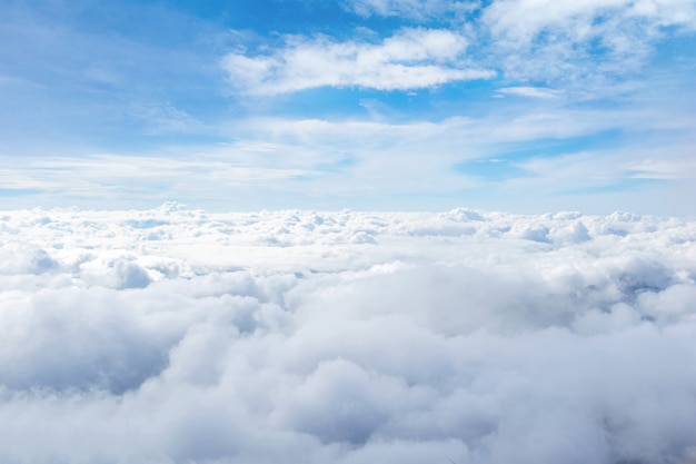 霧の自然と明るい空