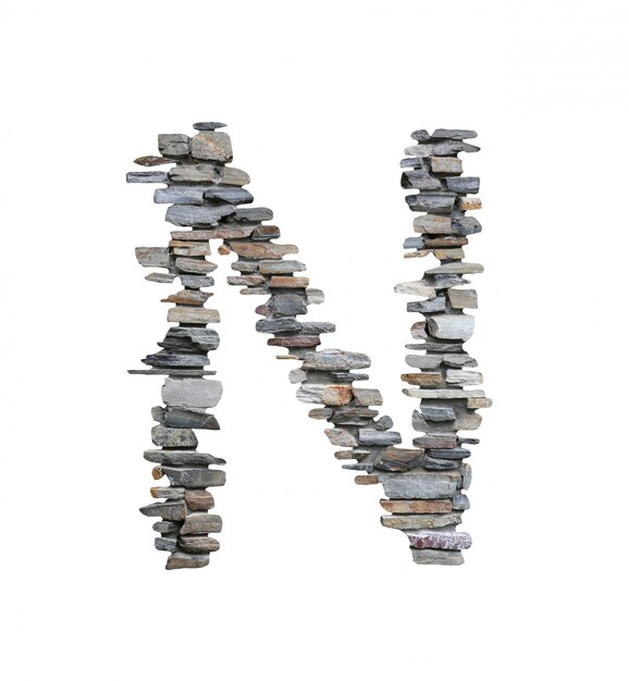 Foto font di n per creare dal muro di pietra isolato su bianco.