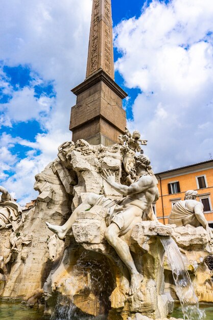 Fontana dei Quattro Fiumi op Piazza Navona in Rome, Italië, ontworpen door Bernini in 1651