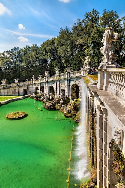 イタリアのカゼルタ王宮のフォンタナ・ディ・エオロ