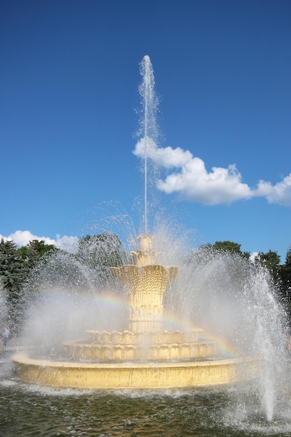 Fontein en regenboog