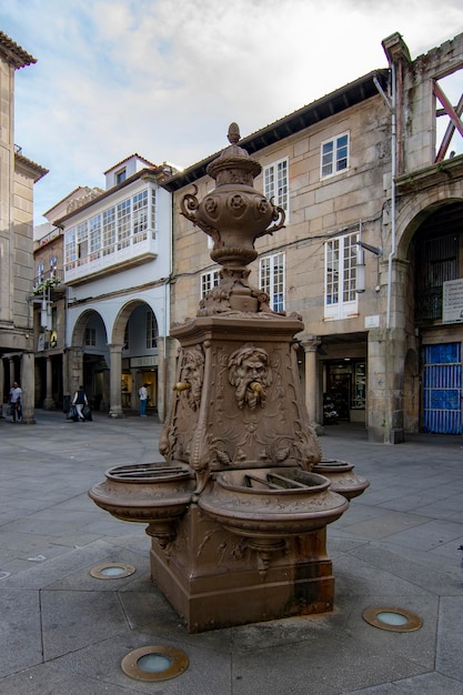 Fontein van een historisch plein in het oude centrum van Pontevedra