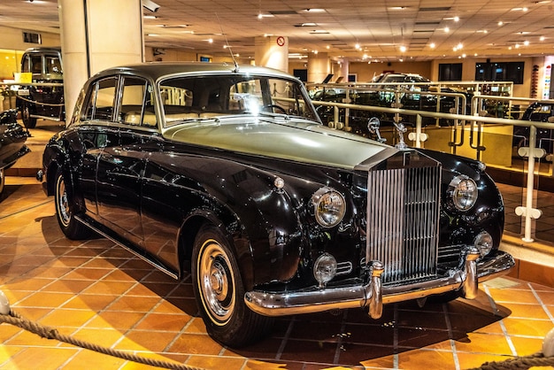 Fontvieille monaco jun 2017 zwart zilver rolls royce silver cloud 1956 in monaco top cars collection museum