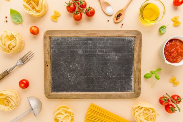 Foto sfondo di cibo con ingredienti per la pasta