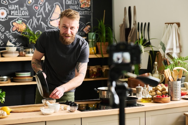 Food Blogger Koken op camera