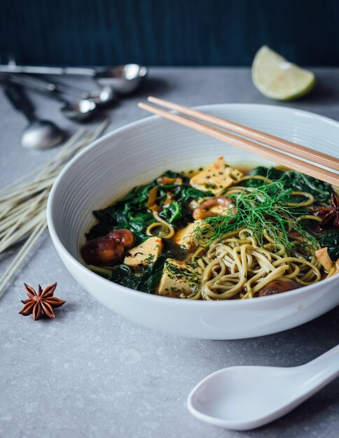 Photo food in bowl on table