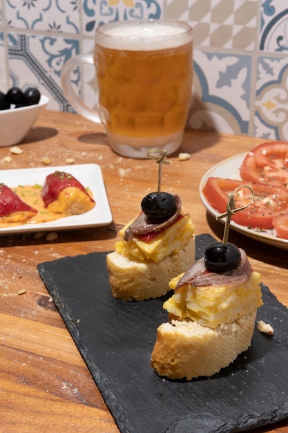 Foto cibo per celebrare la giornata mondiale delle tapas