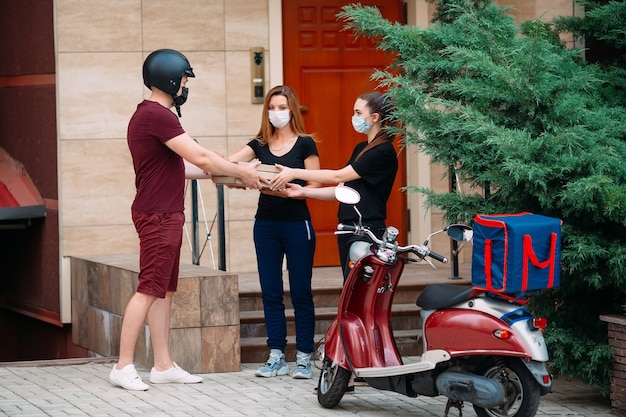 Food delivery in quarantine