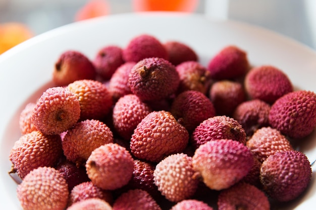 Photo food, fruits and eating concept - lychee on plate