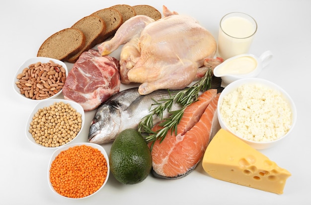 사진 흰색에 고립 된 단백질이 많은 음식