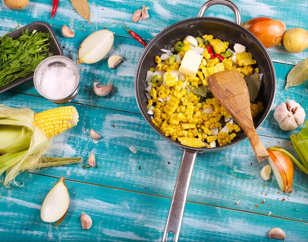 Пищевые ингредиенты для супа-пюре из кукурузы. Крупный план
