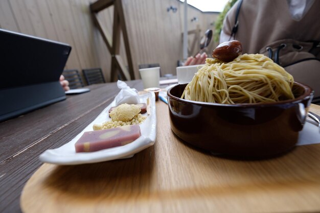 写真 テーブルの上の食べ物