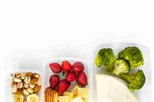 Photo food in plastic containers ready to eat