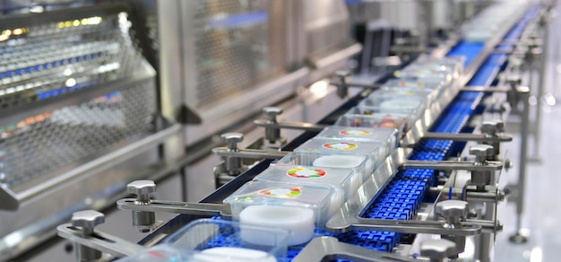 사진 식품 상자는 포장을위한 자동화 된 컨베이어 시스템 산업 자동화로 전환됩니다.