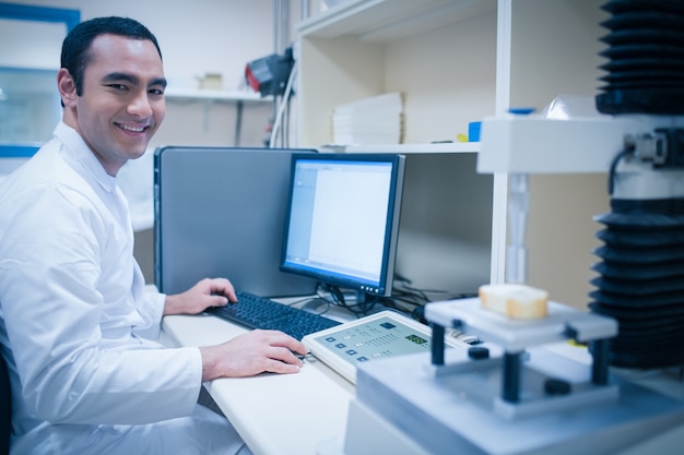 Food scientist using technology to analyse bread