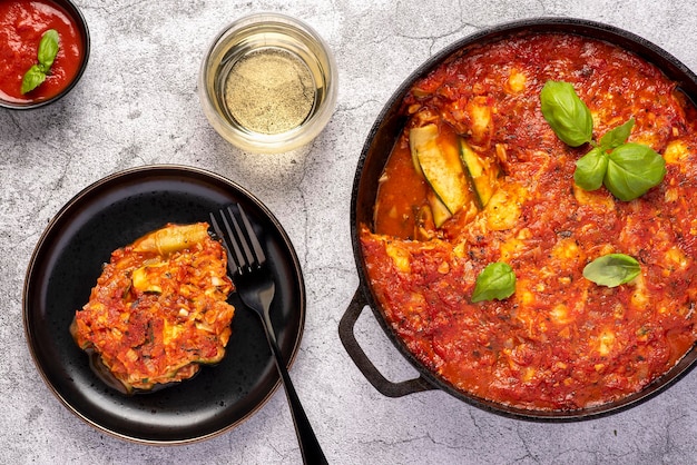 Foodfotografie van braadpan met courgette