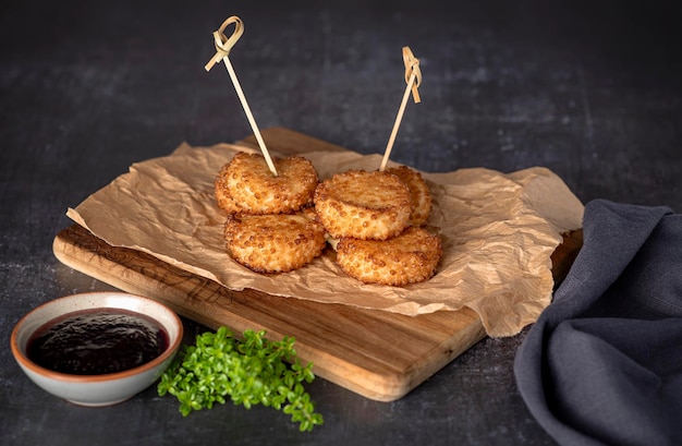 Foodfotografie van gefrituurde krokante kaas