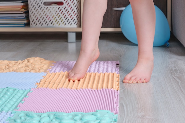 Детский массажный коврик для ног