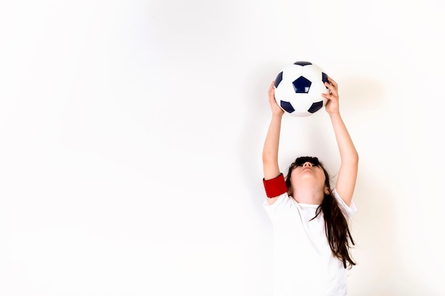 Foto concetto di gioco del calcio con ragazza e copyspace