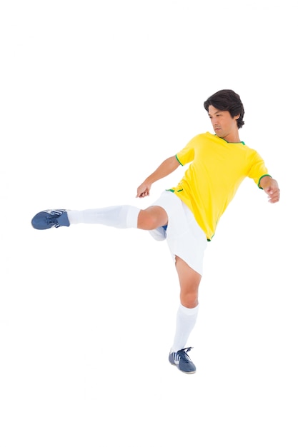 黄色の蹴りでサッカー選手