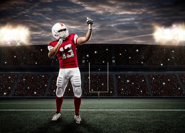 Football-speler met een rood uniform een selfie maken op een stadion.