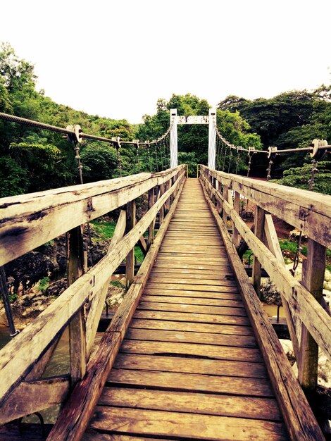 Photo footbridge against clear sky