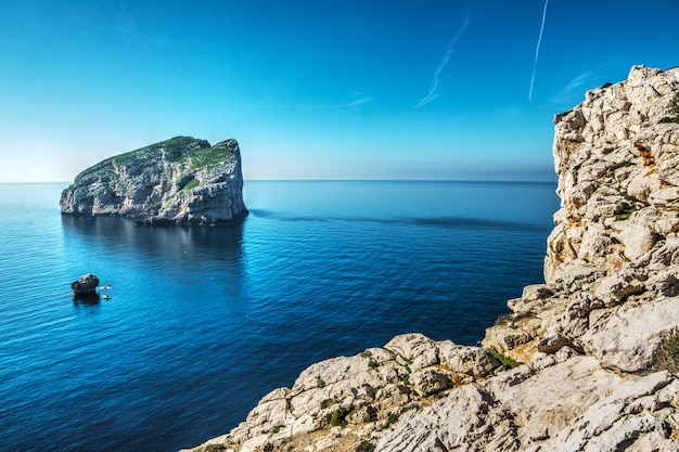 イタリア、カッチャ岬から見たフォラダダ島