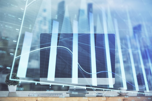 ฮอโลแกรมแผนภูมิ Forex บนโต๊ะที่มีพื้นหลังคอมพิวเตอร์ แนวคิด Multi Exposure ของตลาดการเงิน