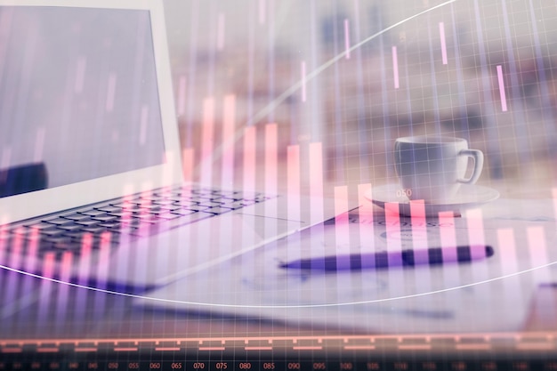 Голограмма графика форекс на столе с компьютерным фоном Двойная экспозиция Концепция финансовых рынков