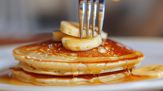 Photo a fork stuck on pancakes