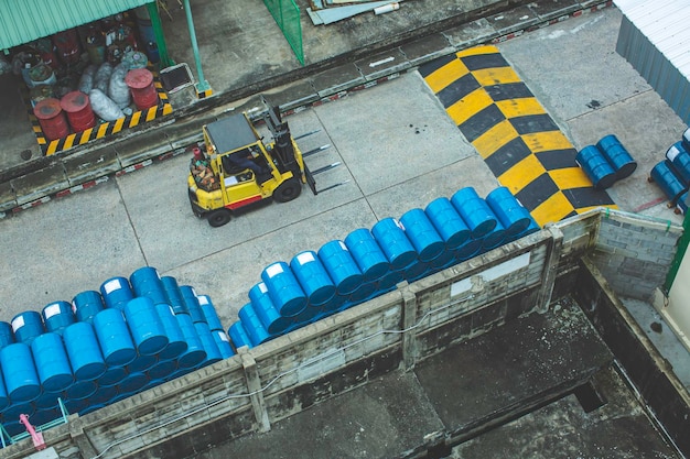 Forklift chemical drums oil barrels blue chemical drums horizontal