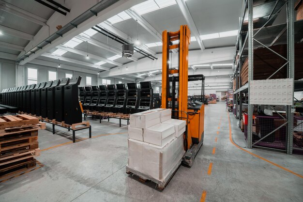 Photo forklift loader in storage warehouse ship yard. distribution products. delivery. logistics. transportation. business background. high quality photo