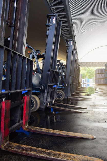 Photo forklift trucks parked in a warehouse.