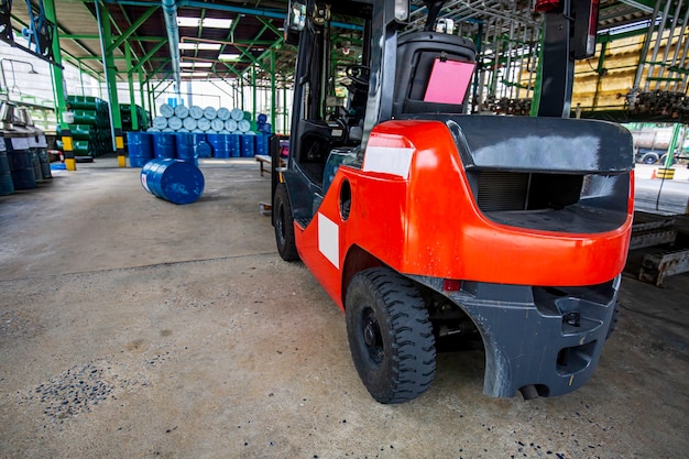 Forklift wheel lifts chemical drums oil barrels blue chemical drums horizontal stacked