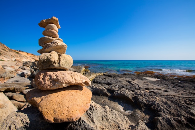 Spiaggia di formentera mitjorn con turchese mediterraneo