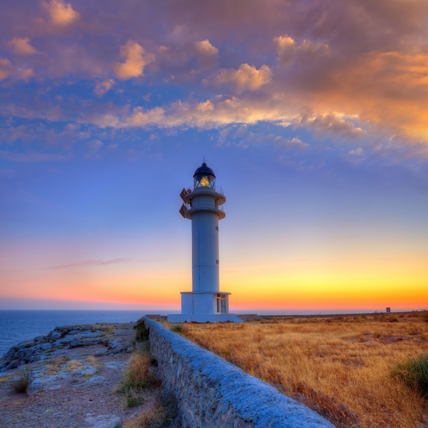 Formenterazonsondergang in de kaapvuurtoren van barbaria