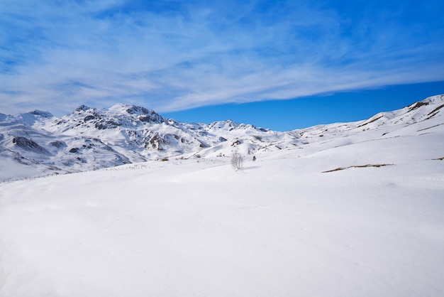 Photo formigal ski area in huesca pyrenees spain