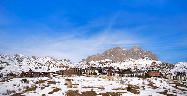 Photo formigal ski area in huesca pyrenees spain