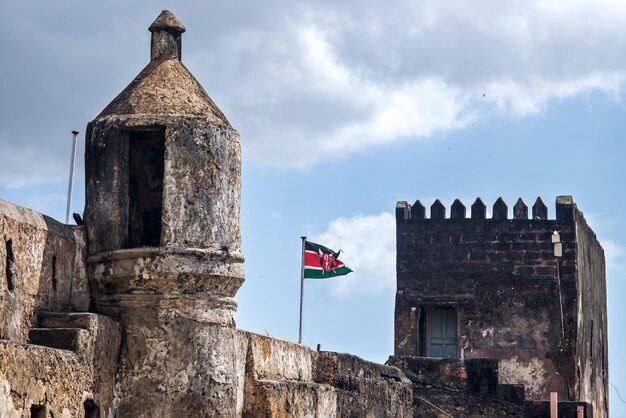 Foto fort jesus in de keniaanse stad mombasa aan de kust van de indische oceaan fort jesus is een portugese vesting in mombasa kenia het werd gebouwd in 1593