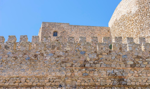 fort muur middeleeuwse stenen toren in de stad Toledo, Spanje, oude vesting