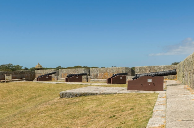 Fortaleza Santa Tereza는 브라질 남미 국경에 가까운 우루과이 북부 해안에 위치한 군사 요새입니다.