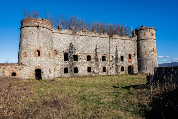 Photo forte sperone, one of the fortifications on the hills around genoa, in italy