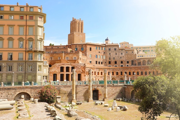 Foto forum en markten van trajanus in rome, italië