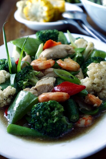 Foto foto filippijns eten genaamd chop suey of roer gebakken gemengde groenten