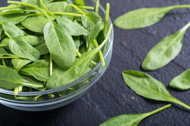 Foto of fresh green baby spinach Healthe food