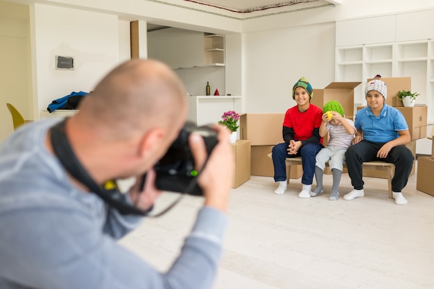 Foto's maken met kindermodellen in de studio als nieuw huis