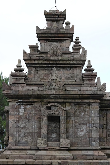 Foto's van de Gedong Songo-tempel genomen vanuit verschillende hoeken