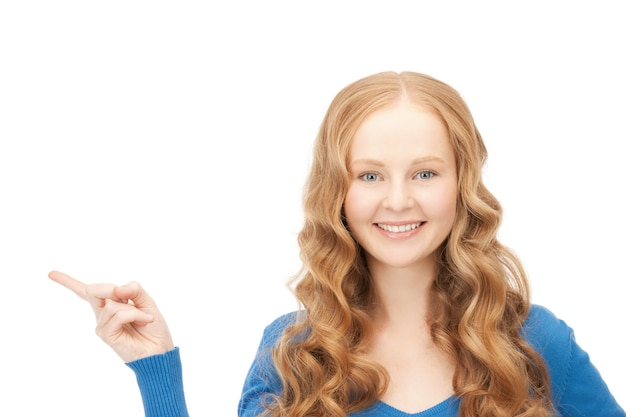 foto van aantrekkelijke zakenvrouw die met haar vinger wijst