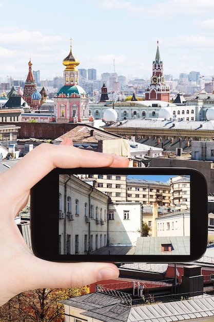 Foto van de oude stadstuin van Moskou op smartphone